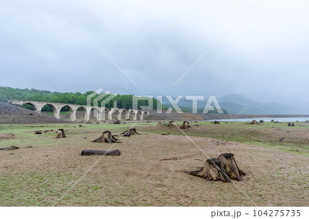 【北海道】崩落が進むタウシュベツ川橋梁 【北海道】崩落が進むタウシュベツ川橋梁 104275735