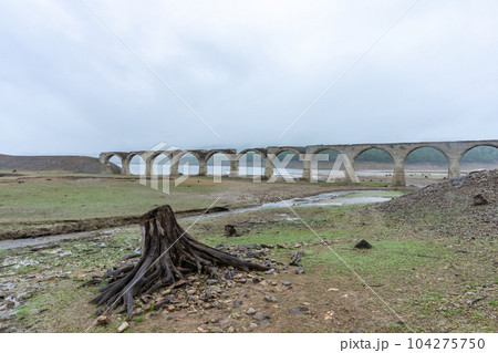 【北海道】崩落が進むタウシュベツ川橋梁 【北海道】崩落が進むタウシュベツ川橋梁 104275750