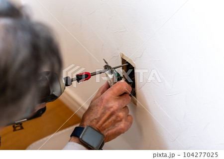 部屋のリフォーム　配線 104277025