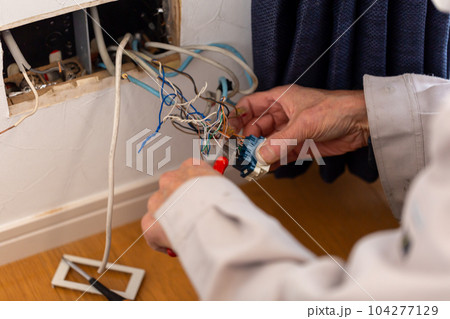部屋のリフォーム　配線 104277129