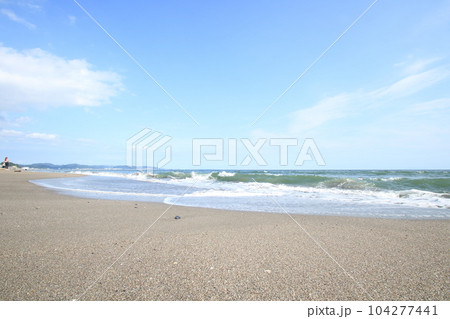 青い海白い波湘南海岸風景 青い海白い波湘南海岸風景 104277441