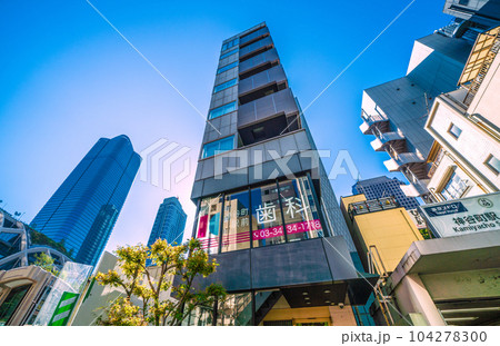 日本の東京都市景観 神谷町駅や麻布台ヒルズなどを望む 104278300