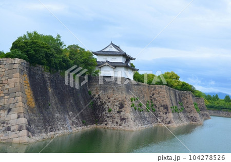 大阪城 六番櫓とお堀 104278526