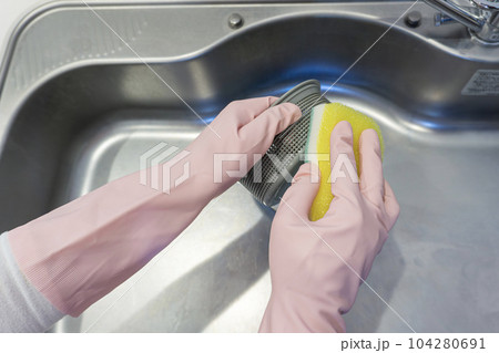 キッチンの排水溝の掃除 キッチンの排水溝の掃除 104280691