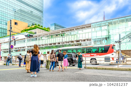 東京都新宿区の都市風景　新宿駅 104281237