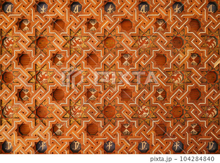 トレドのサン・ファン・デ・ロス・レイエス教会の天井模様 104284840