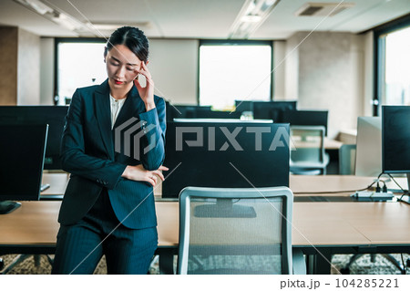 美人な管理職の女性　オフィス編 104285221