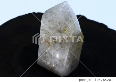 Vein icy quartz artificially processed into a crystal shape 104285281
