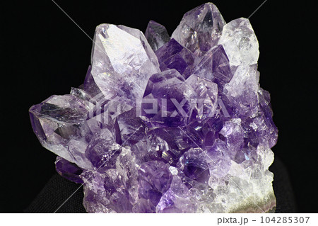 Bright beautiful amethyst druse on a dark background 104285307