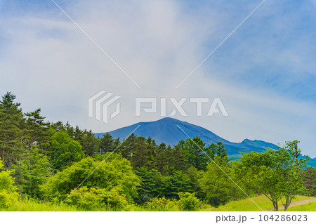 浅間山 浅間高原 軽井沢 夏風景素材 浅間山 浅間高原 軽井沢 夏風景素材 104286023