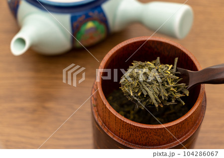 お茶を入れる準備 104286067