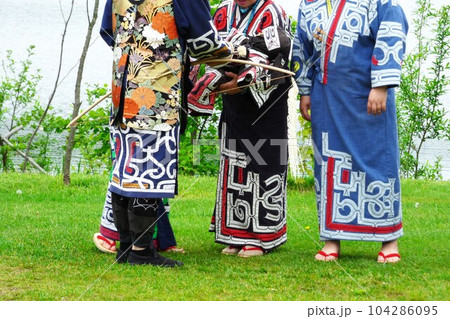 アイヌの伝統文化衣装 アイヌの伝統文化衣装 104286095