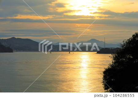 広島大崎上島からフェリーで大三島としまなみ海道で今治の馬島へ梅雨と初夏の合間のこと 104286555