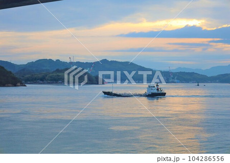 広島大崎上島からフェリーで大三島としまなみ海道で今治の馬島へ梅雨と初夏の合間のこと 広島大崎上島からフェリーで大三島としまなみ海道で今治の馬島へ梅雨と初夏の合間のこと 104286556