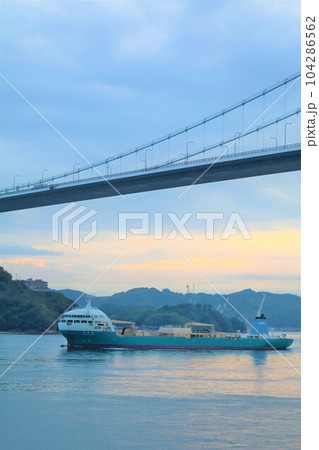 広島大崎上島からフェリーで大三島としまなみ海道で今治の馬島へ梅雨と初夏の合間のこと 104286562