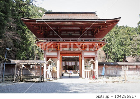 日吉大社西本宮楼門　重要文化財　比叡山山麓の町坂本　滋賀県 104286817