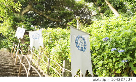 神奈川県藤沢市(鎌倉市?)の名勝の江の島の梅雨 神奈川県藤沢市(鎌倉市?)の名勝の江の島の梅雨 104287337