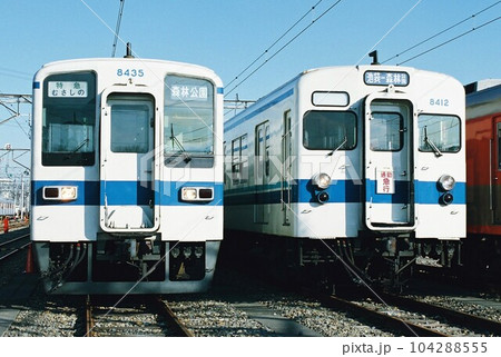 車両基地で並ぶ東武鉄道8000系 車両基地で並ぶ東武鉄道8000系 104288555