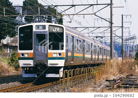 熱海へ向けて東海道本線をゆく211系 104290682