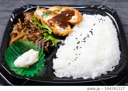 おいしい牛焼肉とチーズコロッケの弁当 おいしい牛焼肉とチーズコロッケの弁当 104291227