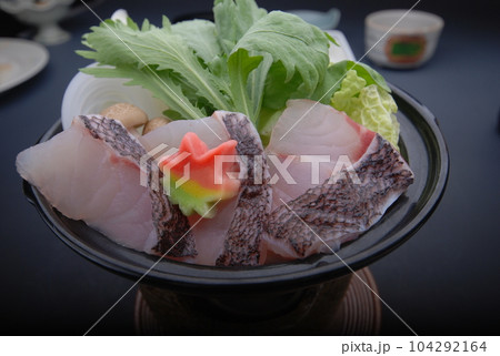 ホテルの和食レストランの会席料理一品 ホテルの和食レストランの会席料理一品 104292164