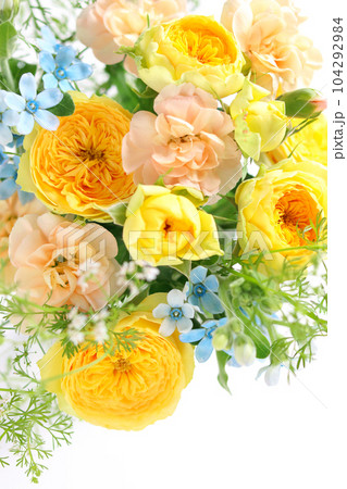 黄色いバラの可愛い花束 104292984