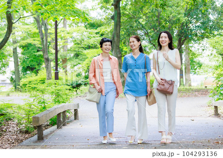 ミドル女子の観光 女子旅イメージ ミドル女子の観光 女子旅イメージ 104293136