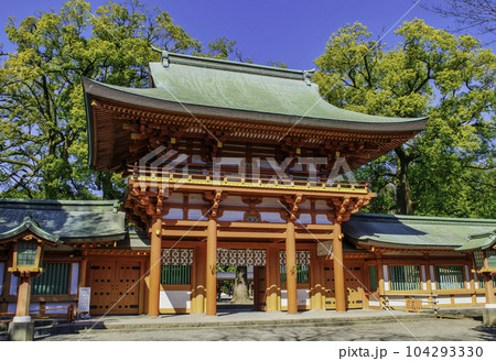 埼玉県・さいたま市　武蔵一宮氷川神社　楼門（さくらもん）. 104293330
