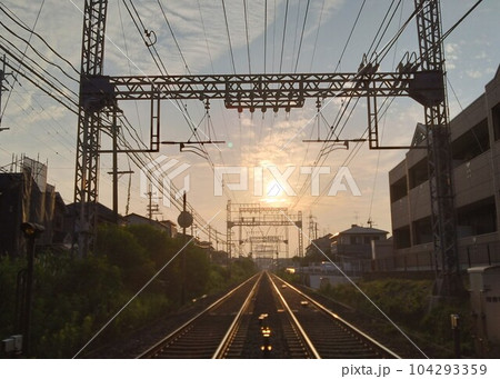 鉄道・夕焼け・線路 鉄道・夕焼け・線路 104293359