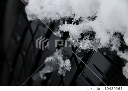 雪とタイヤ 雪とタイヤ 104293634