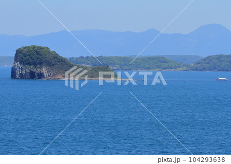 加部島杉の原放牧場からの七ツ釜に向かう遊覧船の眺め 加部島杉の原放牧場からの七ツ釜に向かう遊覧船の眺め 104293638