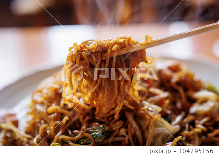 海老焼きそば(青森県三沢市)麺上げ 海老焼きそば(青森県三沢市)麺上げ 104295156