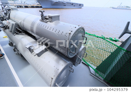 短魚雷発射管　護衛艦の武装　魚雷発射管 104295379