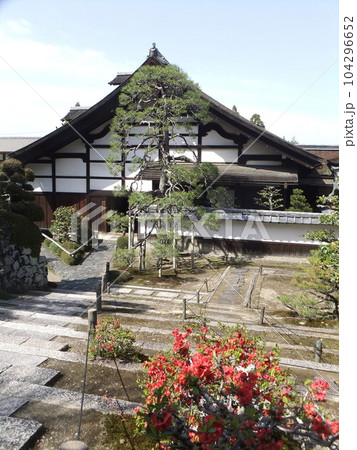 酬恩庵　春の庫裏 104296652