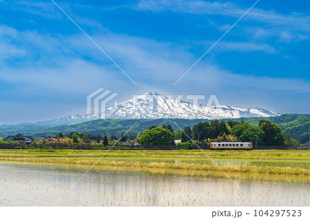 由利高原鉄道と鳥海山 104297523