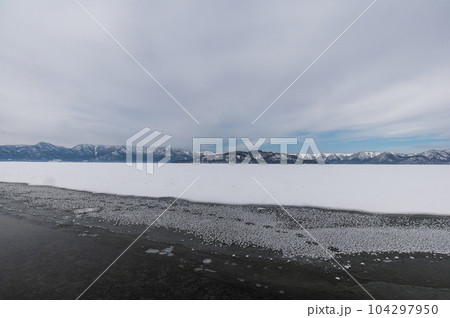 氷の花 フロストフラワー 屈斜路湖にて 氷の花 フロストフラワー 屈斜路湖にて 104297950