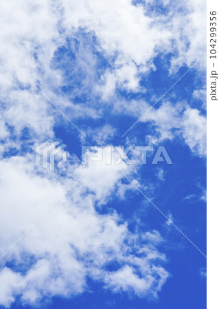 青い空と白い雲 青い空と白い雲 104299356