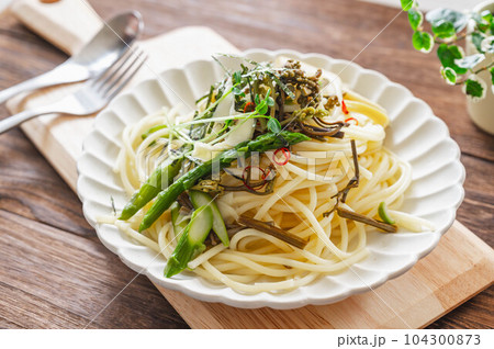 山菜の和風パスタ 104300873