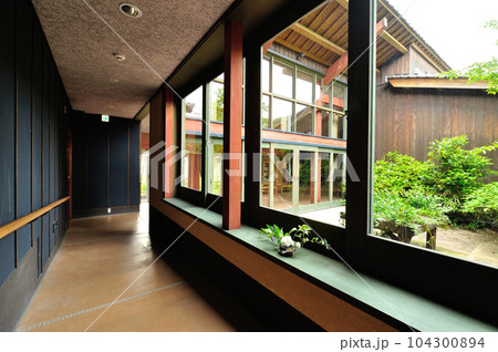 ホール・施設の廊下 104300894