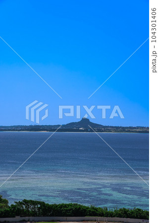 海洋博公園から見た伊江島 104301406