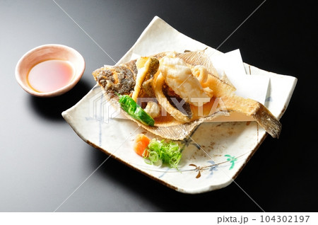 ヒラメ・カレイの揚げ物、天ぷら・フライ／日本食・和食 104302197