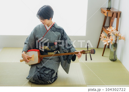 三味線 着物 和室 三味線 着物 和室 104302722