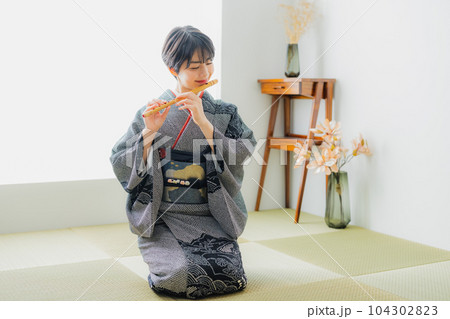 和楽器　着物　和室 104302823