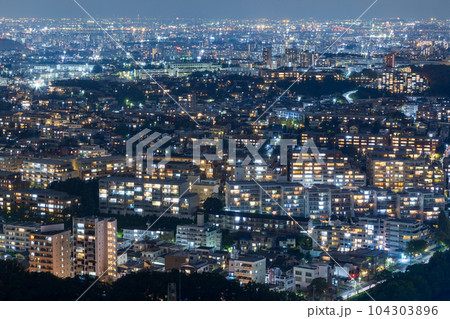東山スカイタワーから見える名古屋市の夜景【愛知県】 東山スカイタワーから見える名古屋市の夜景【愛知県】 104303896