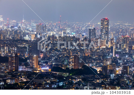 東山スカイタワーから見える名古屋市の夜景【愛知県】 東山スカイタワーから見える名古屋市の夜景【愛知県】 104303918