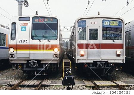車両基地で並ぶ東京メトロ7000系と東武鉄道9000系 車両基地で並ぶ東京メトロ7000系と東武鉄道9000系 104304583