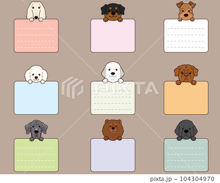 四角い形のメモを持つシンプルで可愛い犬の顔のイラストセットG　前足付き 　主線あり 104304970