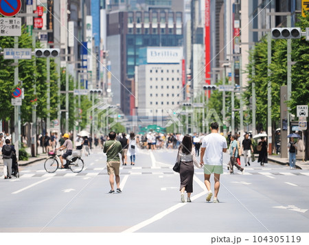 東京・銀座の歩行者天国 東京・銀座の歩行者天国 104305119
