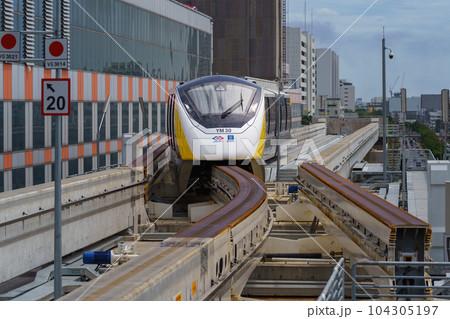 タイ・バンコクのモノレール（イエローライン） 104305197