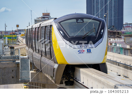 タイ・バンコクのモノレール（イエローライン） 104305213